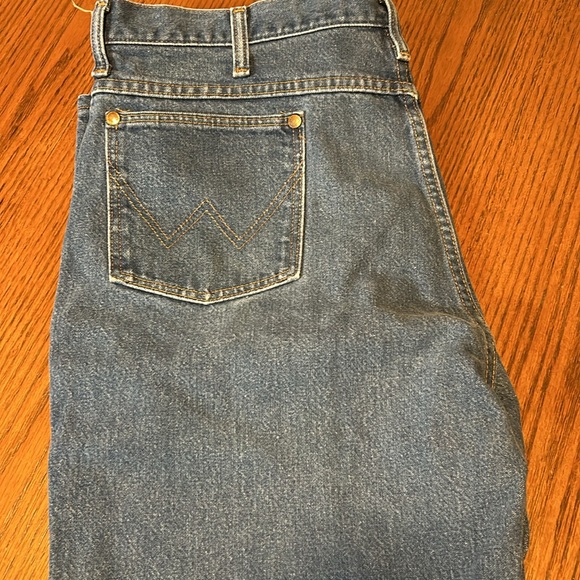 Wrangler men’s Jeans-38x30- Great condition - Picture 2 of 9
